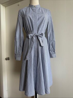 Calvin Klein ⚓️ Navy and White 🗒️ Vertical Stripe Button-Down Long Sleeve Dress
